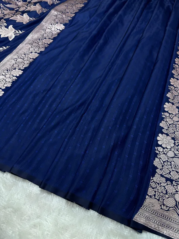 Navy_Blue_Katan_Silk_Banarasi_Saree_With_Classic_Copper_Zari_Arch_Bell_Border_And_Elegant_Floral_Sprigs