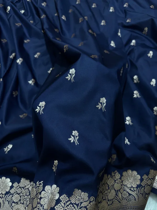Navy_Blue_Katan_Silk_Banarasi_Saree_With_Classic_Copper_Zari_Arch_Bell_Border_And_Elegant_Floral_Sprigs