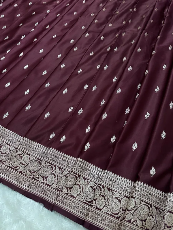 Deep_Plum_Katan_Silk_Banarasi_Saree_With_Heritage_Copper_Zari_Kalka_Bel_Border_And_Intricate_Leaf_Sprigs