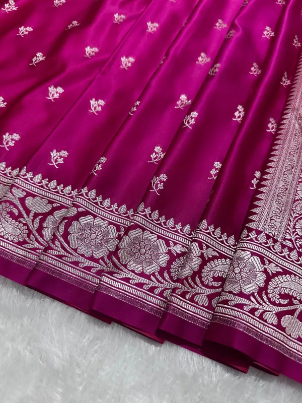 Magenta_Pink_Katan_Silk_Banarasi_Saree_With_Classic_Copper_Zari_Kalka_Bel_Border_And_Delicate_Floral_Sprigs
