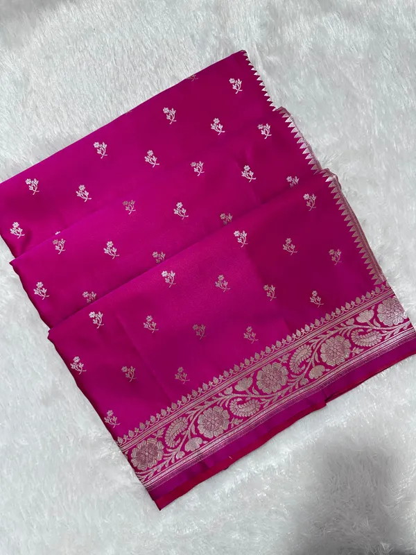 Magenta_Pink_Katan_Silk_Banarasi_Saree_With_Classic_Copper_Zari_Kalka_Bel_Border_And_Delicate_Floral_Sprigs