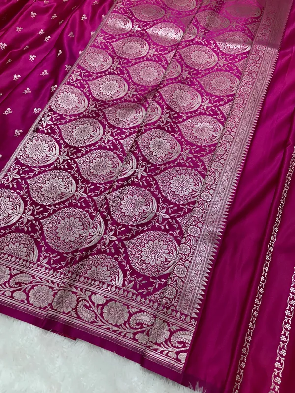 Magenta_Pink_Katan_Silk_Banarasi_Saree_With_Classic_Copper_Zari_Kalka_Bel_Border_And_Delicate_Floral_Sprigs