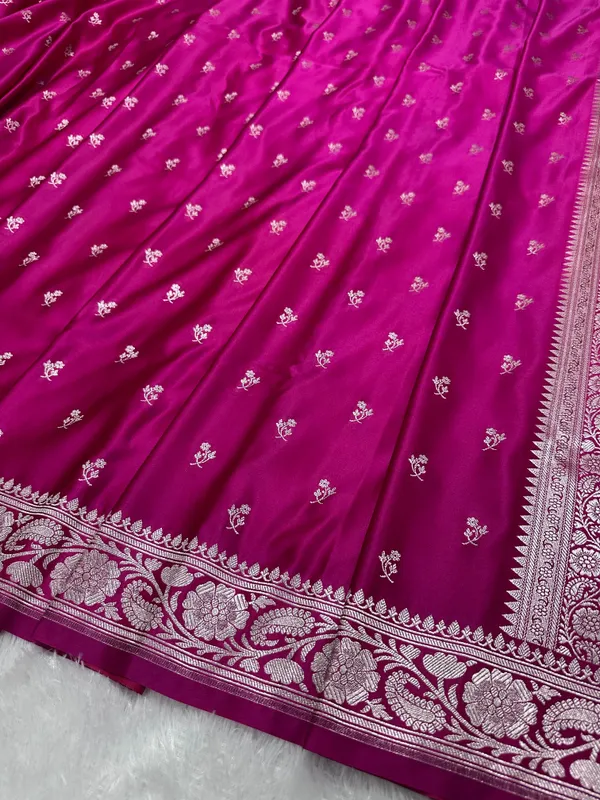 Magenta_Pink_Katan_Silk_Banarasi_Saree_With_Classic_Copper_Zari_Kalka_Bel_Border_And_Delicate_Floral_Sprigs