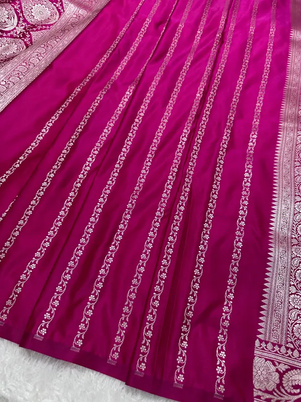 Magenta_Pink_Katan_Silk_Banarasi_Saree_With_Classic_Copper_Zari_Kalka_Bel_Border_And_Delicate_Floral_Sprigs
