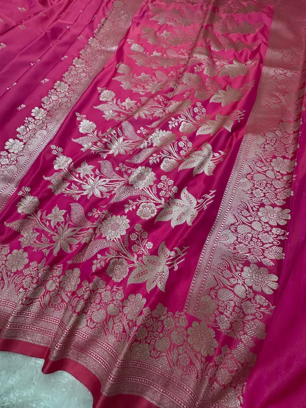 Magenta_Pink_Katan_Silk_Banarasi_Saree_With_Fine_Antique_Copper_Zari_Arch_Bell_Jhallar_Border