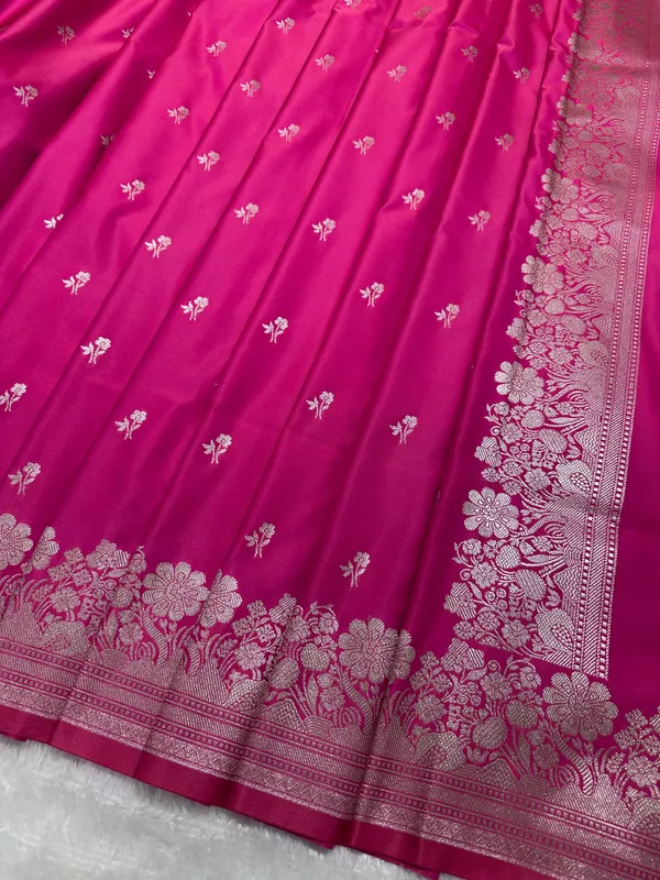 Magenta_Pink_Katan_Silk_Banarasi_Saree_With_Fine_Antique_Copper_Zari_Arch_Bell_Jhallar_Border