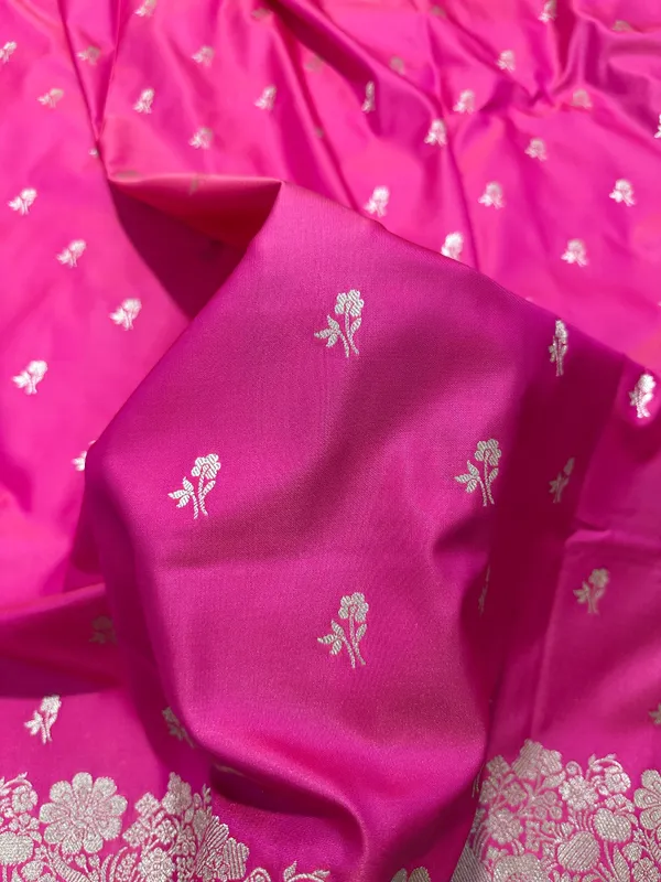 Magenta_Pink_Katan_Silk_Banarasi_Saree_With_Fine_Antique_Copper_Zari_Arch_Bell_Jhallar_Border