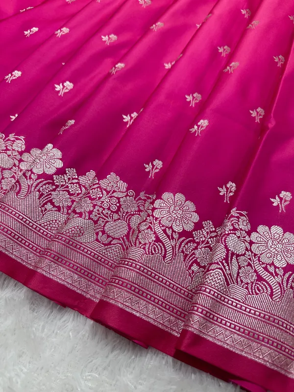 Magenta_Pink_Katan_Silk_Banarasi_Saree_With_Fine_Antique_Copper_Zari_Arch_Bell_Jhallar_Border