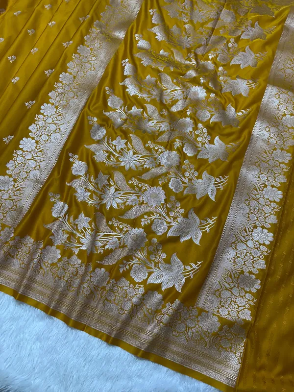 Mustard_Yellow_Katan_Silk_Banarasi_Saree_With_Fine_Antique_Copper_Zari_Arch_Bell_Jhallar_Border