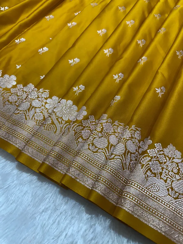 Mustard_Yellow_Katan_Silk_Banarasi_Saree_With_Fine_Antique_Copper_Zari_Arch_Bell_Jhallar_Border