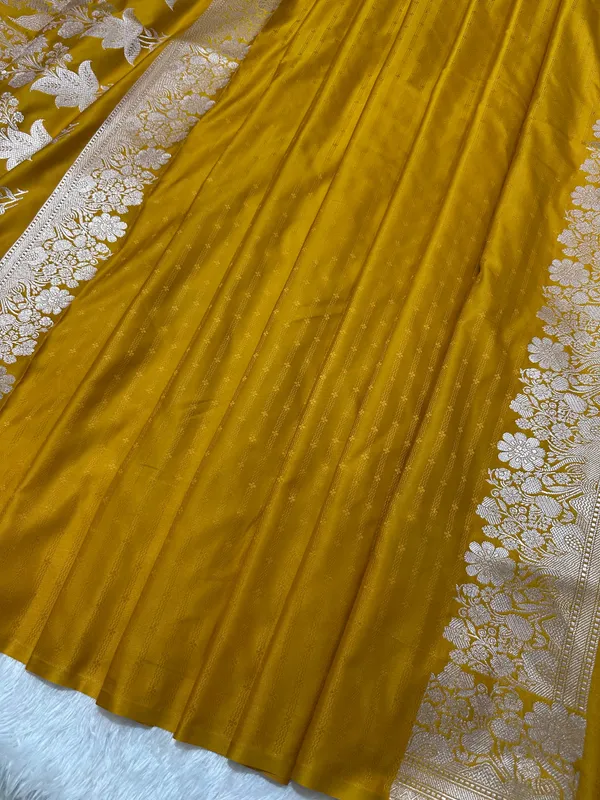 Mustard_Yellow_Katan_Silk_Banarasi_Saree_With_Fine_Antique_Copper_Zari_Arch_Bell_Jhallar_Border