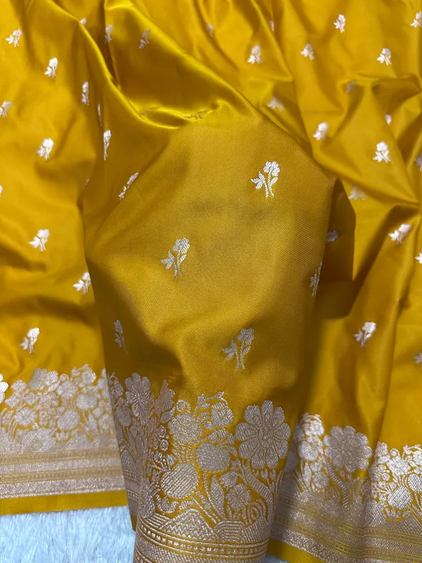 Mustard_Yellow_Katan_Silk_Banarasi_Saree_With_Fine_Antique_Copper_Zari_Arch_Bell_Jhallar_Border