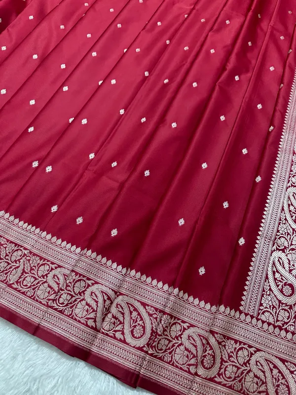 Bridal_Crimson_Red_Katan_Silk_Banarasi_Saree_With_Traditional_Paisley_Border_And_Shimmering_Copper_Zari_Micro_Butis