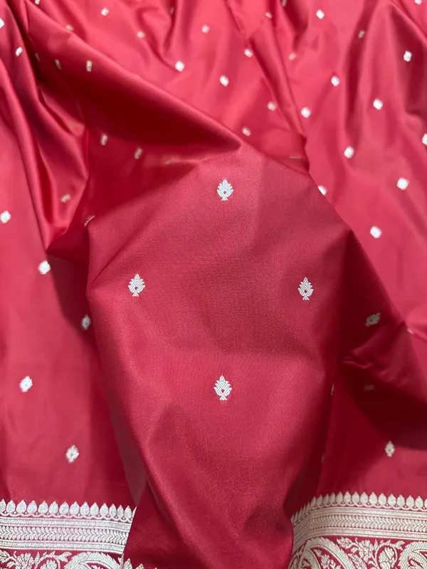 Bridal_Crimson_Red_Katan_Silk_Banarasi_Saree_With_Traditional_Paisley_Border_And_Shimmering_Copper_Zari_Micro_Butis