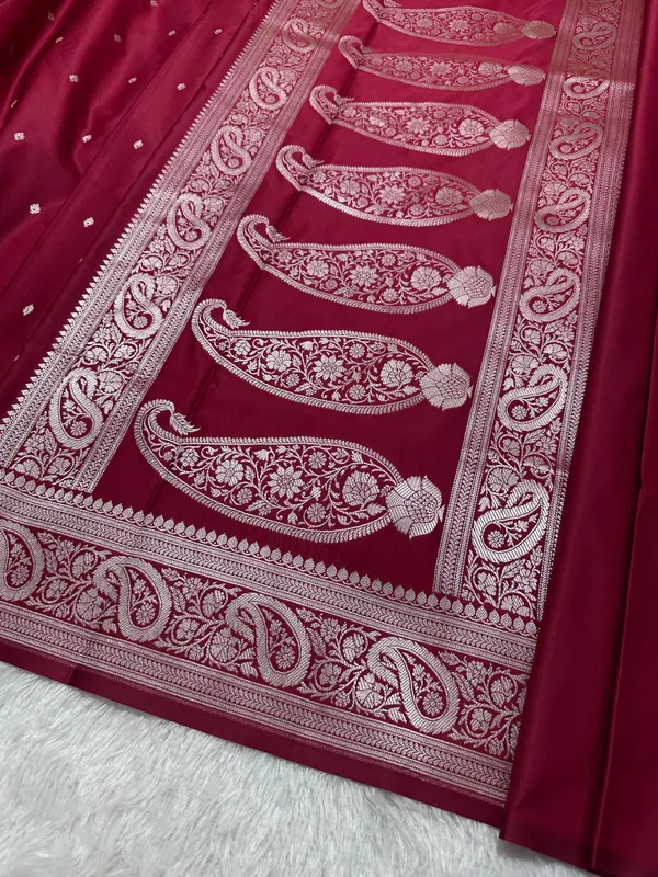 Bridal_Crimson_Red_Katan_Silk_Banarasi_Saree_With_Traditional_Paisley_Border_And_Shimmering_Copper_Zari_Micro_Butis