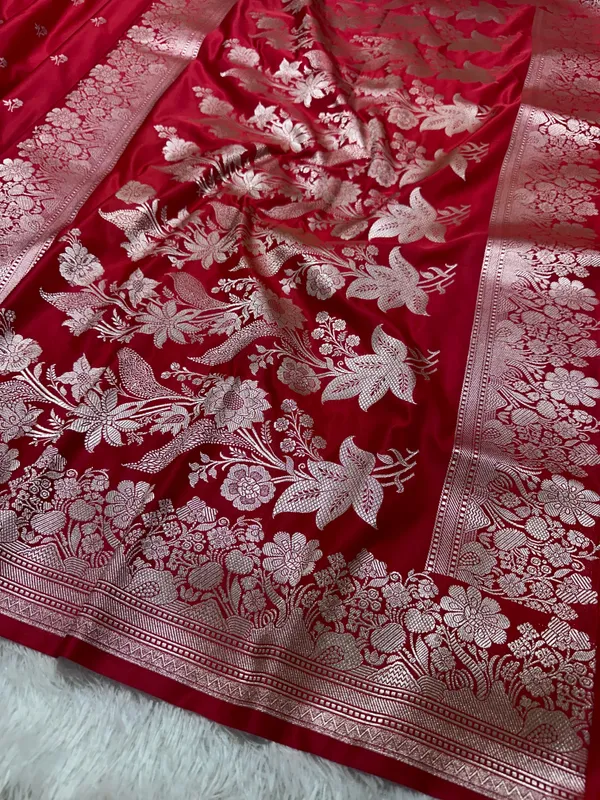 Crimson_Red_Katan_Silk_Banarasi_Saree_With_Fine_Antique_Copper_Zari_Arch_Bell_Jhallar_Border