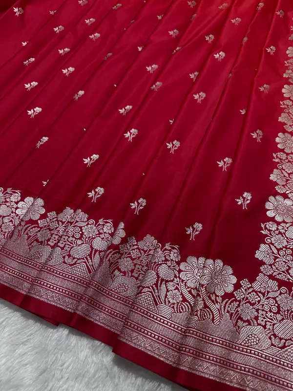 Crimson_Red_Katan_Silk_Banarasi_Saree_With_Fine_Antique_Copper_Zari_Arch_Bell_Jhallar_Border