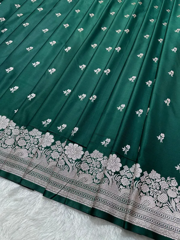 Bottle_Green_Katan_Silk_Banarasi_Saree_With_Fine_Antique_Copper_Zari_Arch_Bell_Jhallar_Border