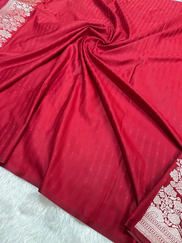 Bridal_Crimson_Red_Katan_Silk_Banarasi_Saree_With_Fine_Antique_Copper_Zari_Arch_Bell_Jhallar_Border