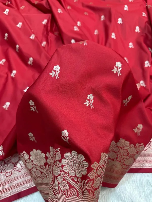 Bridal_Crimson_Red_Katan_Silk_Banarasi_Saree_With_Fine_Antique_Copper_Zari_Arch_Bell_Jhallar_Border