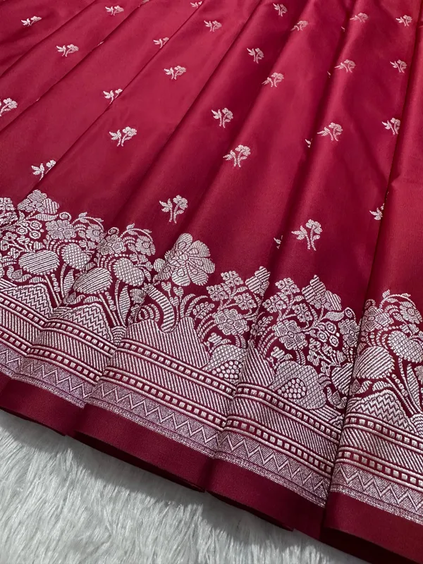 Bridal_Crimson_Red_Katan_Silk_Banarasi_Saree_With_Fine_Antique_Copper_Zari_Arch_Bell_Jhallar_Border
