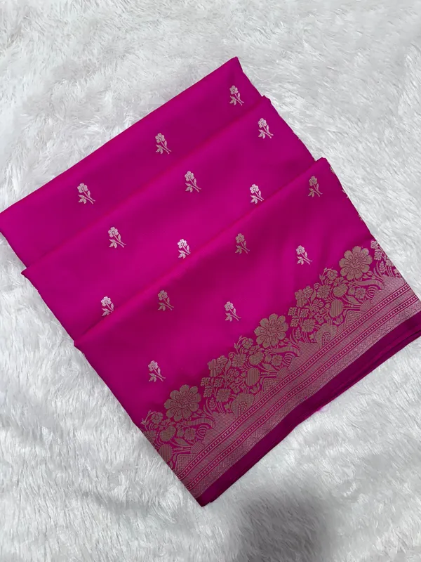 Magenta_Pink_Katan_Silk_Banarasi_Saree_With_Fine_Antique_Copper_Zari_Arch_Bell_Jhallar_Border
