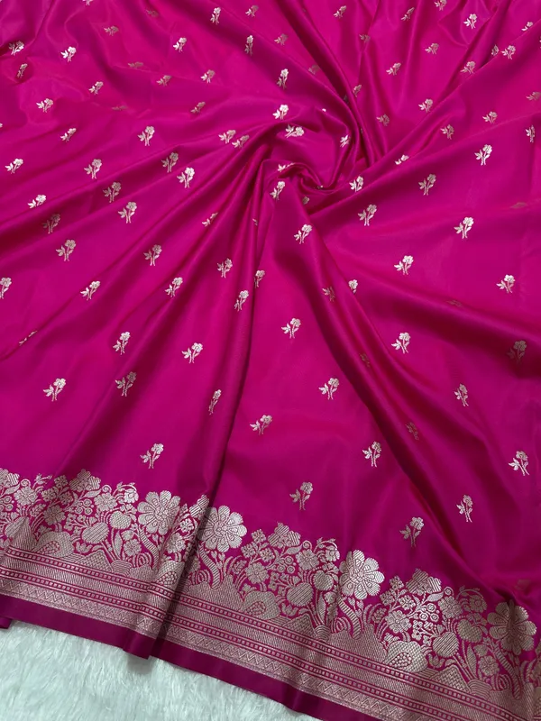 Magenta_Pink_Katan_Silk_Banarasi_Saree_With_Fine_Antique_Copper_Zari_Arch_Bell_Jhallar_Border