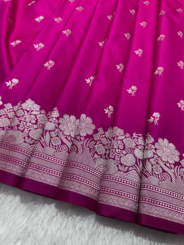 Magenta_Pink_Katan_Silk_Banarasi_Saree_With_Fine_Antique_Copper_Zari_Arch_Bell_Jhallar_Border