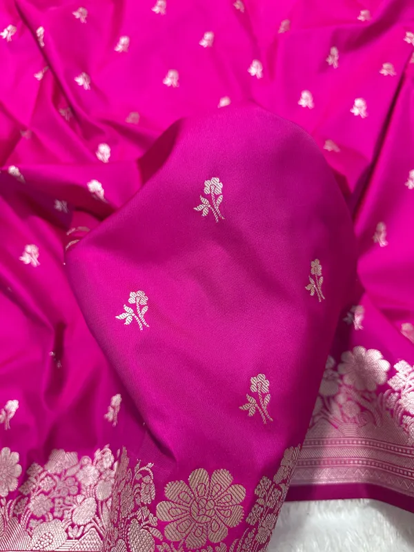 Magenta_Pink_Katan_Silk_Banarasi_Saree_With_Fine_Antique_Copper_Zari_Arch_Bell_Jhallar_Border