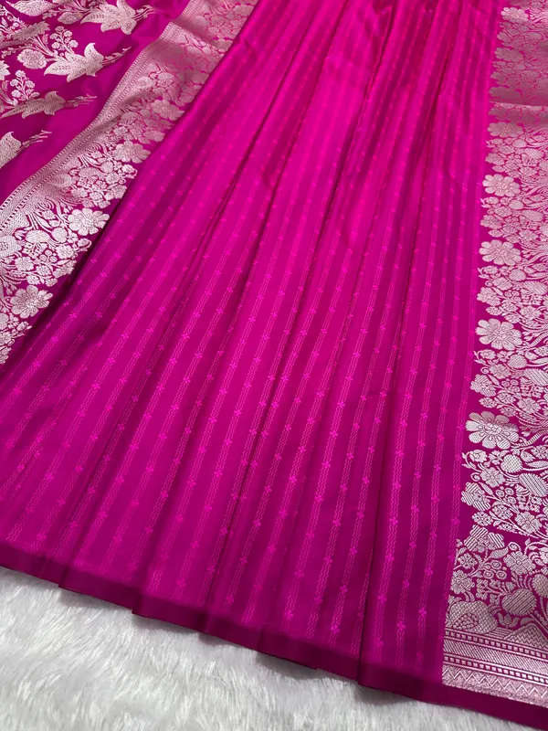 Magenta_Pink_Katan_Silk_Banarasi_Saree_With_Fine_Antique_Copper_Zari_Arch_Bell_Jhallar_Border