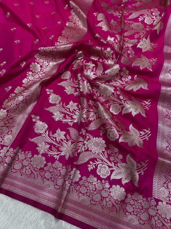 Magenta_Pink_Katan_Silk_Banarasi_Saree_With_Fine_Antique_Copper_Zari_Arch_Bell_Jhallar_Border