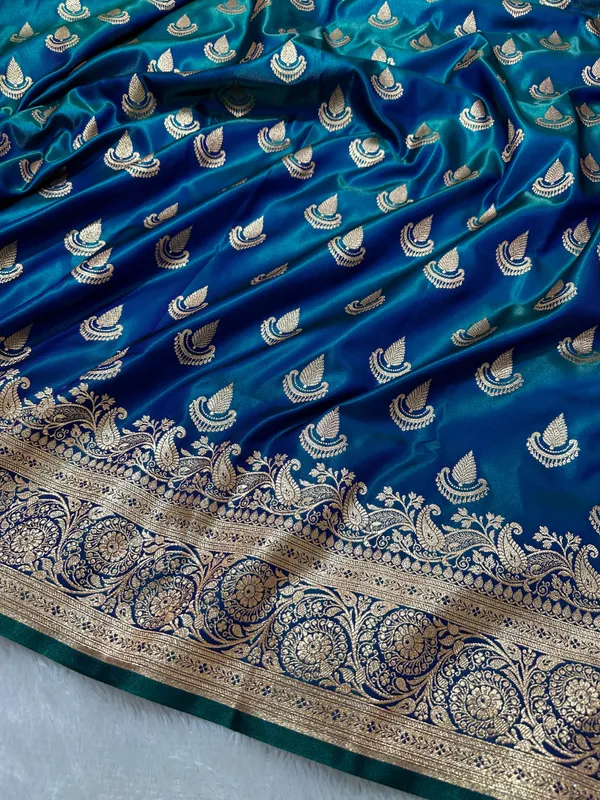 Peacock_Dual_Tone_Satin_Silk_Banarasi_Saree_With_Royal_Guldasta_Chakra_Border_And_Bold_Gold_Panna_Butis