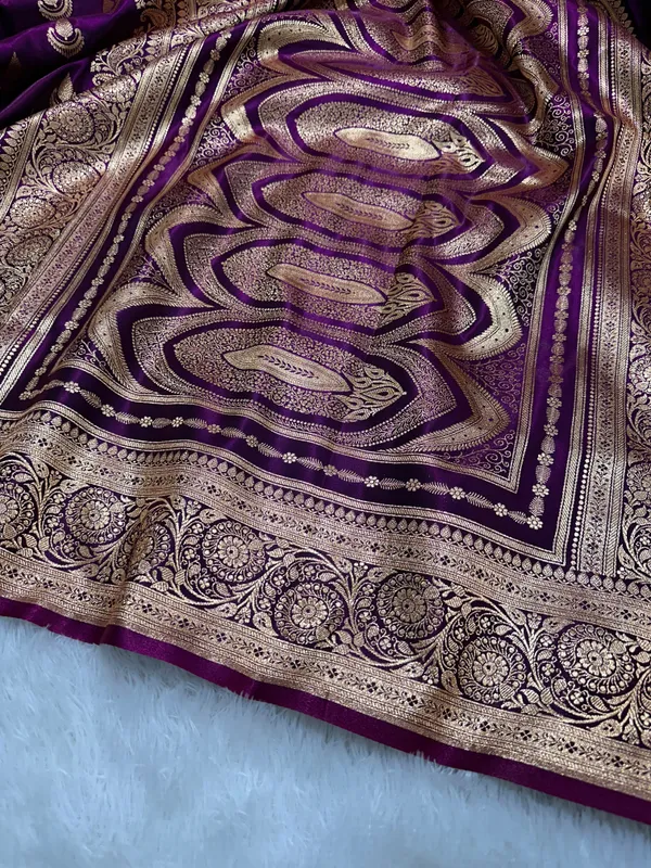Deep_Wine_Satin_Silk_Banarasi_Saree_With_Royal_Guldasta_Chakra_Border_And_Traditional_Chand_Panna_Butis