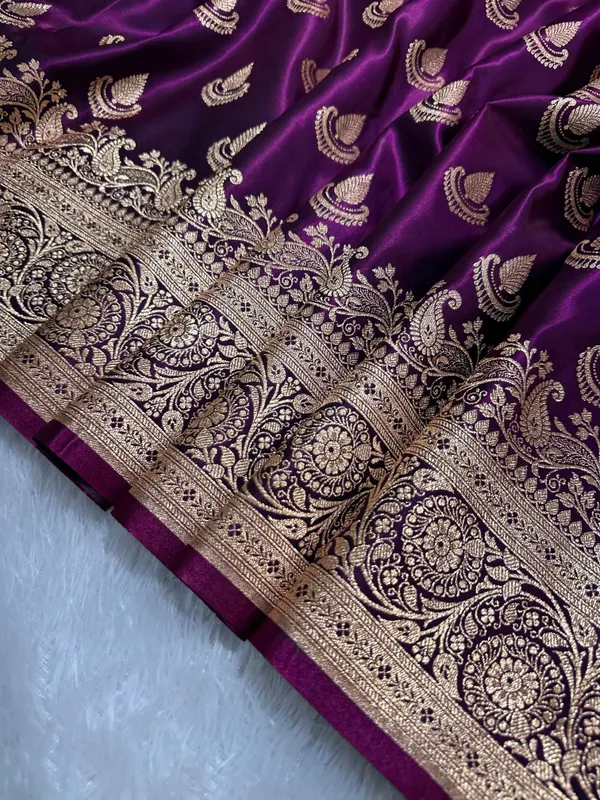 Deep_Wine_Satin_Silk_Banarasi_Saree_With_Royal_Guldasta_Chakra_Border_And_Traditional_Chand_Panna_Butis