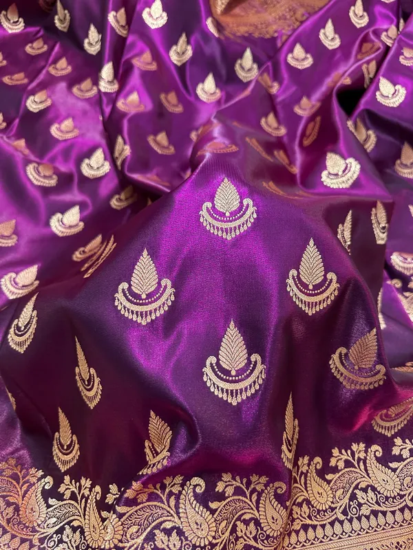 Deep_Wine_Satin_Silk_Banarasi_Saree_With_Royal_Guldasta_Chakra_Border_And_Traditional_Chand_Panna_Butis