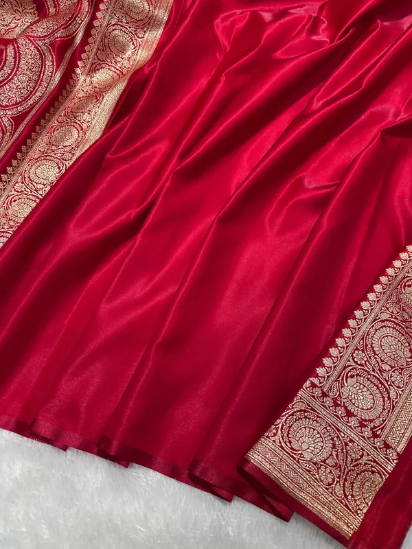 Crimson_Red_Satin_Silk_Banarasi_Saree_With_Royal_Guldasta_Chakra_Border_And_Bold_Gold_Panna_Butis