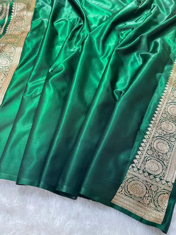 Bottle_Green_Satin_Silk_Banarasi_Saree_With_Royal_Guldasta_Chakra_Border_And_Bold_Gold_Panna_Butis