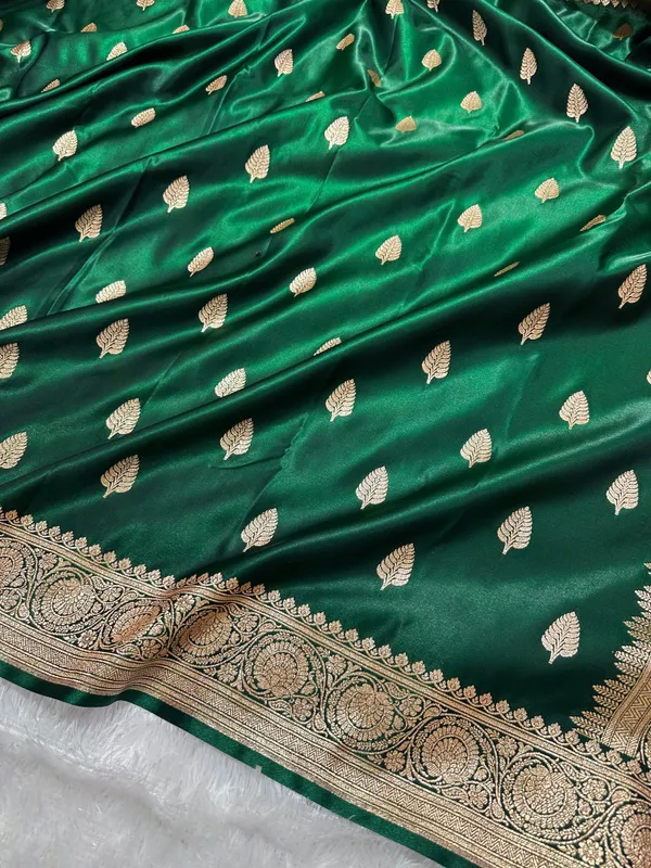 Bottle_Green_Satin_Silk_Banarasi_Saree_With_Royal_Guldasta_Chakra_Border_And_Bold_Gold_Panna_Butis