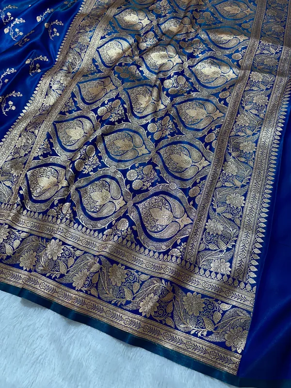 Peacock_Dual_Tone_Satin_Silk_Banarasi_Saree_With_Royal_Guldasta_Chakra_Border_And_Bold_Gold_Panna_Butis_Copy_Copy