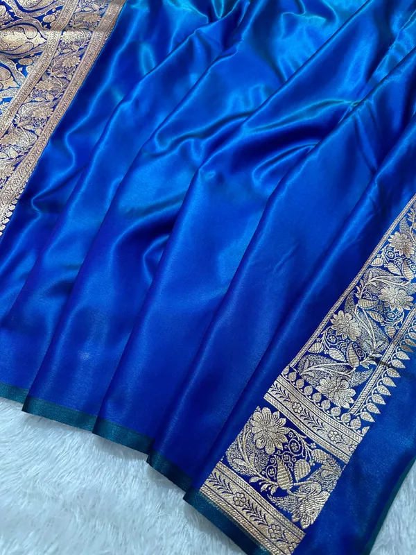 Peacock_Dual_Tone_Satin_Silk_Banarasi_Saree_With_Royal_Guldasta_Chakra_Border_And_Bold_Gold_Panna_Butis_Copy_Copy