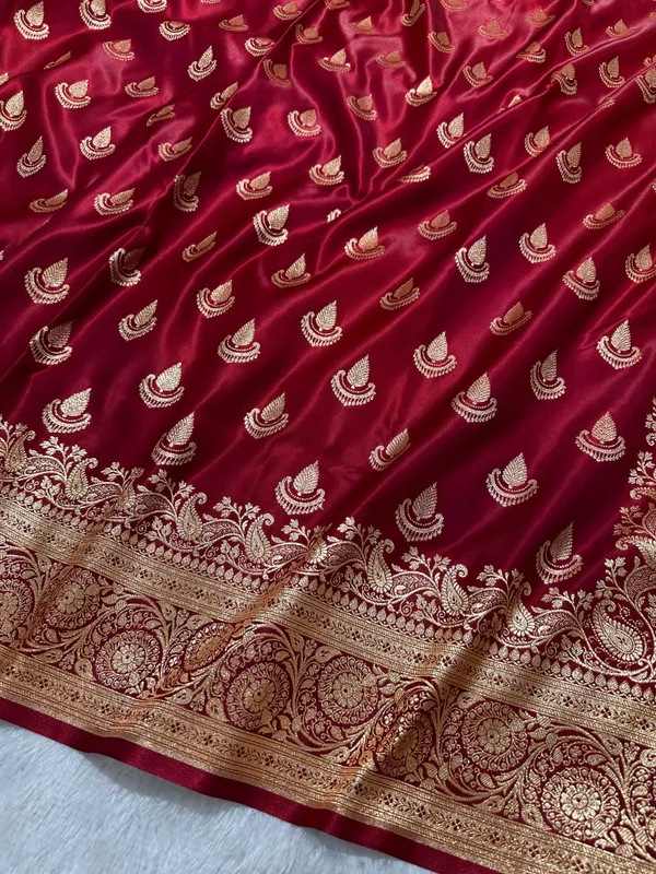Bridal_Maroon_Satin_Silk_Banarasi_Saree_With_Royal_Guldasta_Chakra_Border_And_Traditional_Chand_Panna_Butis