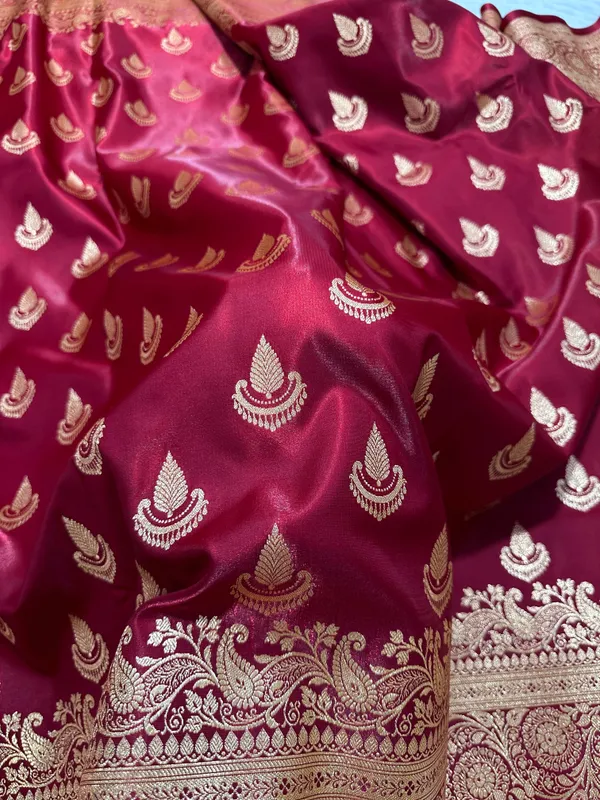 Bridal_Maroon_Satin_Silk_Banarasi_Saree_With_Royal_Guldasta_Chakra_Border_And_Traditional_Chand_Panna_Butis