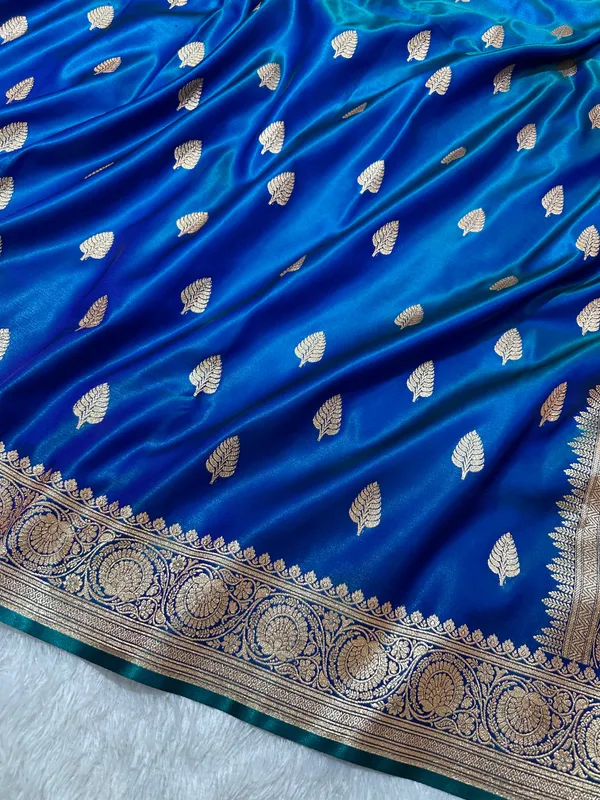 Royal_Peacock_Blue_Satin_Silk_Banarasi_Saree_With_Royal_Guldasta_Chakra_Border_And_Bold_Gold_Panna_Butis
