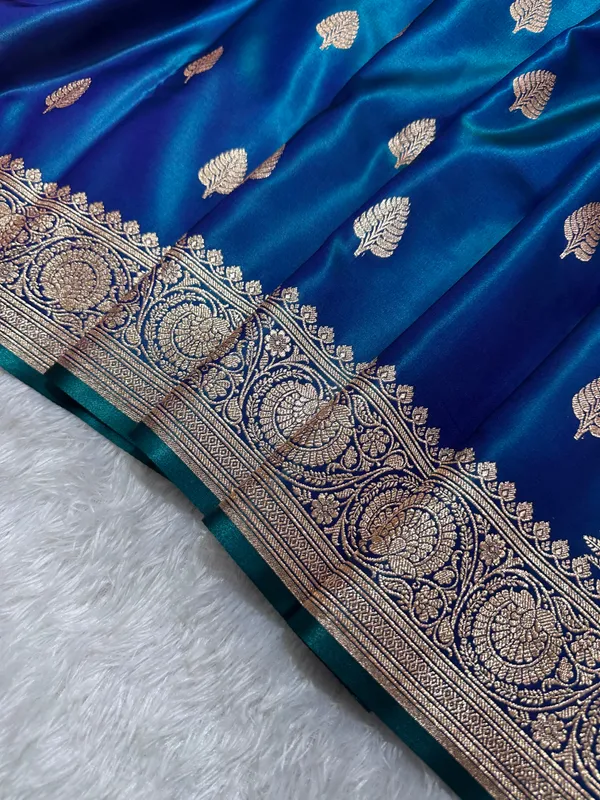 Royal_Peacock_Blue_Satin_Silk_Banarasi_Saree_With_Royal_Guldasta_Chakra_Border_And_Bold_Gold_Panna_Butis