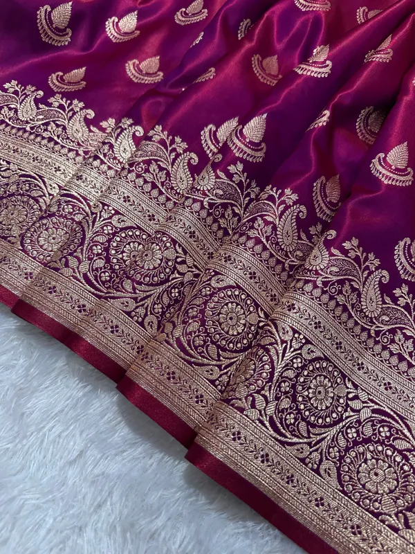 Deep_Wine_Satin_Silk_Banarasi_Saree_With_Royal_Guldasta_Chakra_Border_And_Traditional_Chand_Panna_Butis