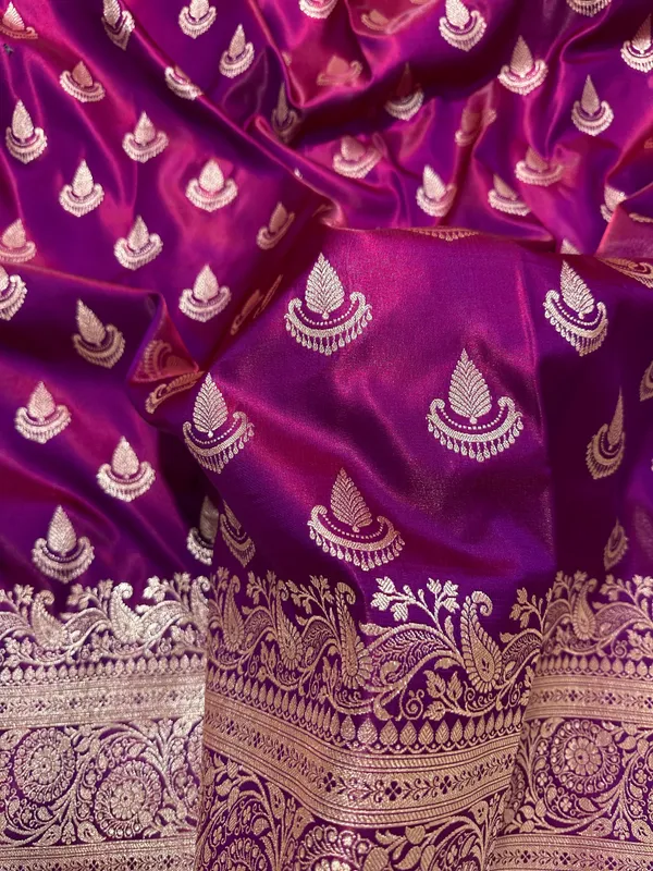 Deep_Wine_Satin_Silk_Banarasi_Saree_With_Royal_Guldasta_Chakra_Border_And_Traditional_Chand_Panna_Butis