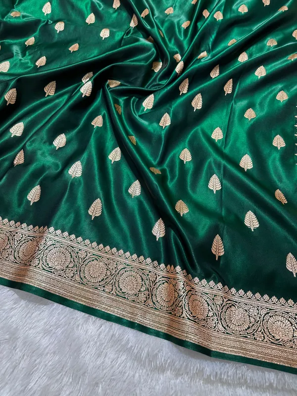 Classic_Bottle_Green_Satin_Silk_Banarasi_Saree_With_Royal_Guldasta_Chakra_Border_And_Bold_Gold_Panna_Butis