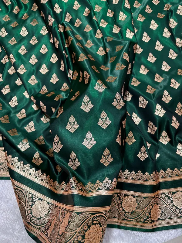Bottle_Green_Satin_Silk_Banarasi_Saree_With_Royal_Meena_Floral_Border_And_Traditional_Diamond_Kalka_Butis