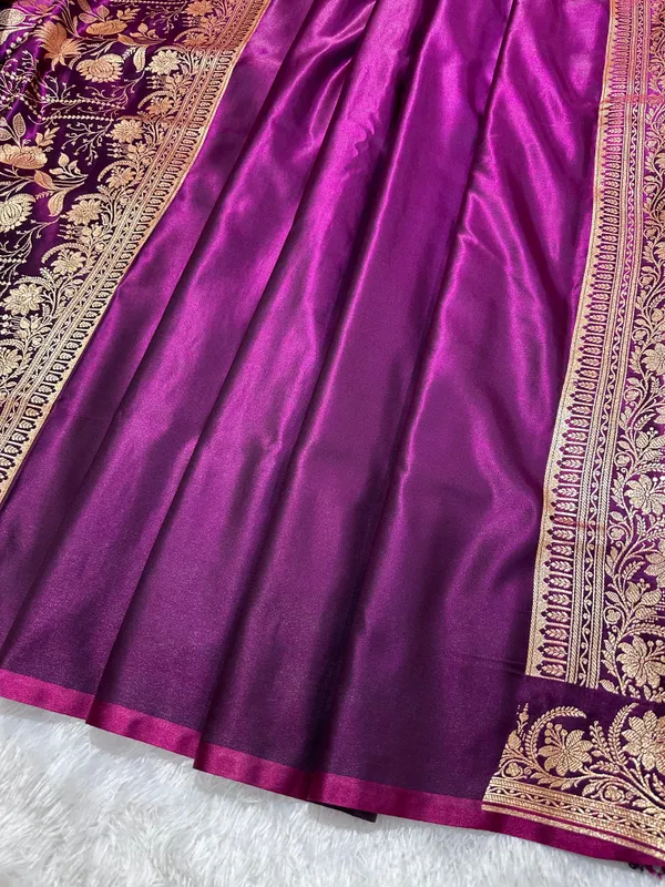 Wine_Satin_Silk_Banarasi_Saree_With_Delicate_Floral_Arch_Border_And_Full_Bloomed_Rose_Butis