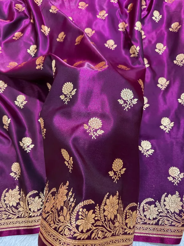 Wine_Satin_Silk_Banarasi_Saree_With_Delicate_Floral_Arch_Border_And_Full_Bloomed_Rose_Butis